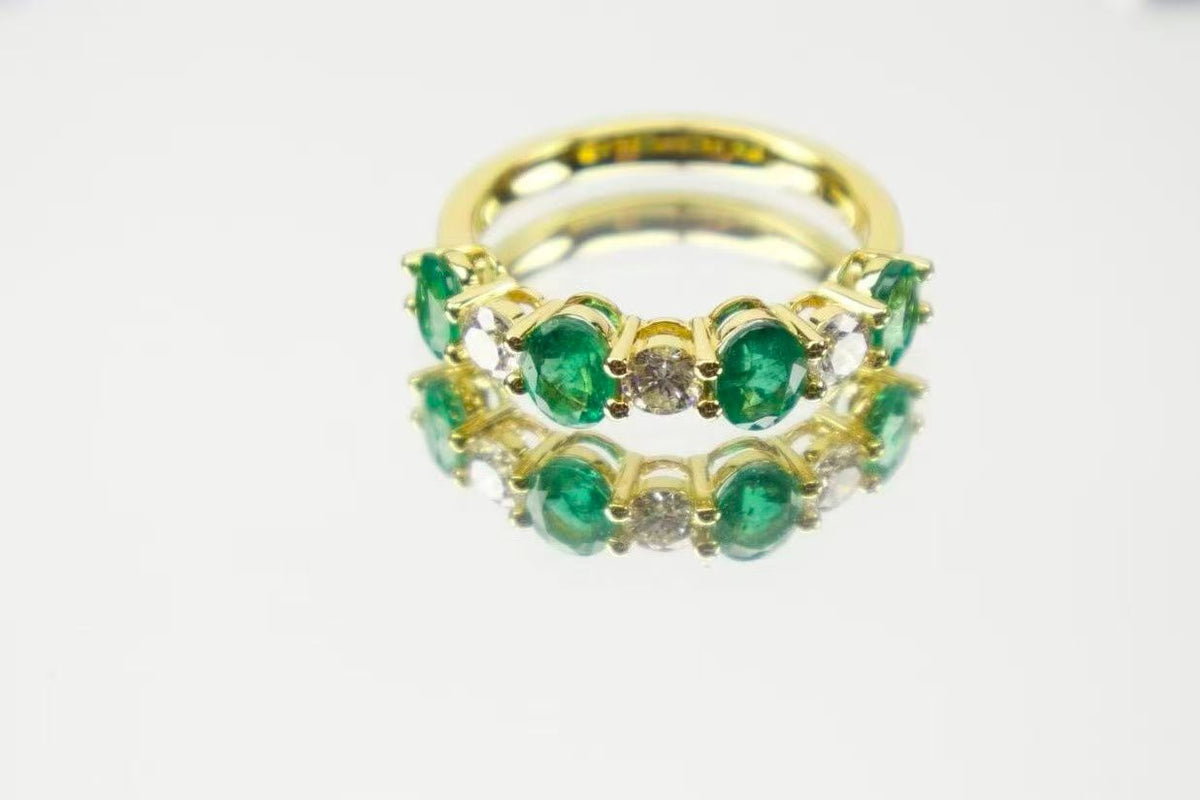 18K Gold Natural Emerald & Diamond Halo Ring (1.28 Carats)